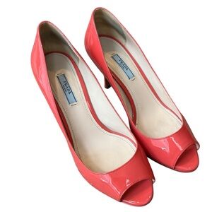 Prada Women’s Size 38 Specchio Patent‎ Leather Peep Toe Pump Heels Coral Preppy